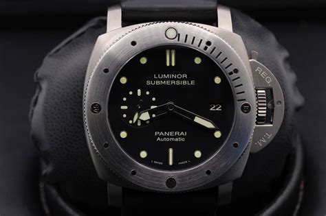 Panerai Luminor Submersible 1950 PAM 00305 .